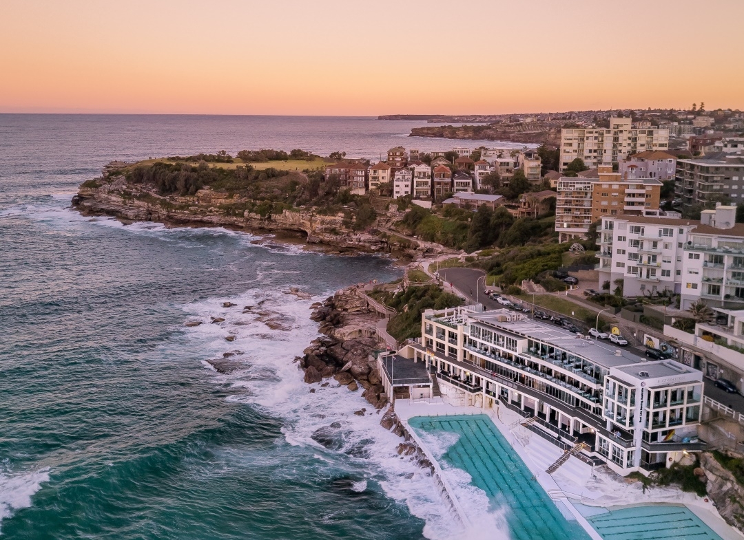 rersize_beautiful-aerial-shot-coastal-city-sea