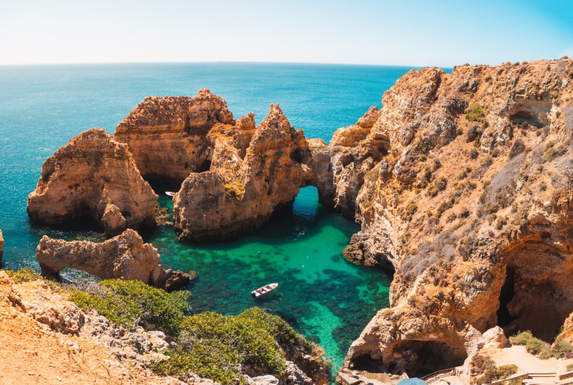 resize_mesmerizing-shot-ponta-da-piedade-scenic-spot-portugal